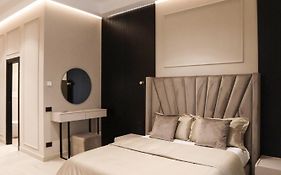 Luna Gallery Suites